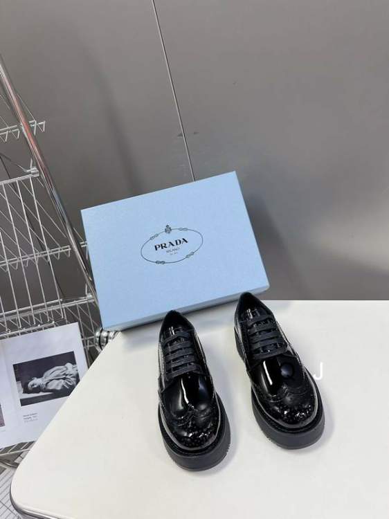 Picture of Prada Shoes _SKUPradasz35-39XJ070418764